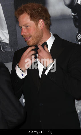 29 avril 2016 - Le Prince Harry assistant à BT Sport Awards au Battersea Evolution de Londres, Royaume-Uni. Banque D'Images