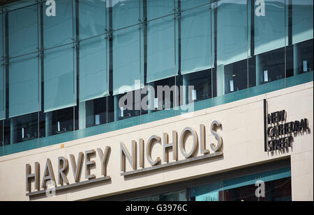 Harvey Nichols, fondée en 1831, est une chaîne de magasins britannique Manchester signer boutiques shopping shopper store. precin Banque D'Images