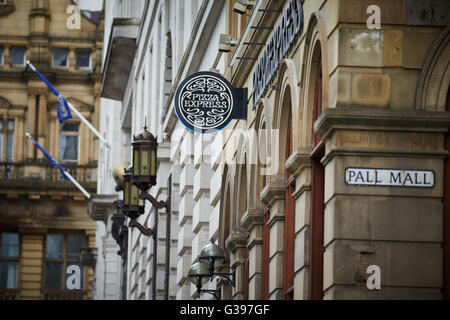 King Street Manchester boutiques achalandées, rue King est l'une des plus importantes rues commerçantes du centre-ville de Manchester, en Angleterre. Fo Banque D'Images