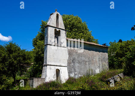 Bâtiments en décomposition dans le vieux Perithea, île de Corfou, Grèce Banque D'Images