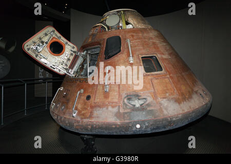 Vue d'Apollo 14 de la NASA sur l'écran du module de commande au Centre spatial Kennedy Visiteurs complexe, Merritt Island, en Floride. Banque D'Images