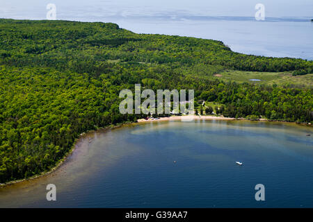 Vue aérienne de la région de Nicolet Bay Beach Peninsula State Park, comté de porte, Wisconsin, entre les villes de Fish Creek et E Banque D'Images