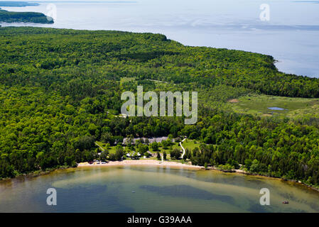 Vue aérienne de la région de Nicolet Bay Beach Peninsula State Park, comté de porte, Wisconsin, entre les villes de Fish Creek et E Banque D'Images