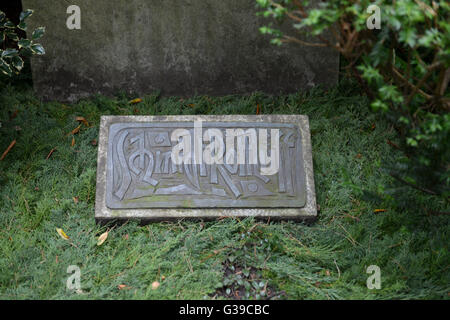 Karl Schmidt-Rottluff, Grab, Dahlem Waldfriedhof, Huettenweg, Berlin, Deutschland / Halenseestrasse 51 Banque D'Images