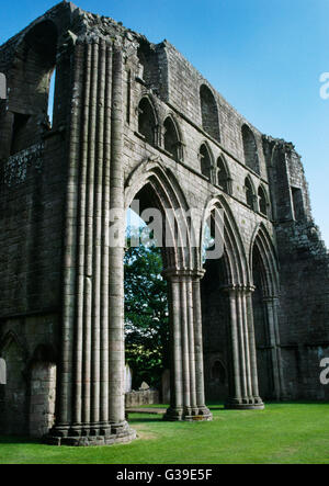 Transept sud de Dundrennan église abbatiale, Kirkcudbright, avec des voûtes à la 3 chapelles & se môle de chancel arch (avant l). Banque D'Images