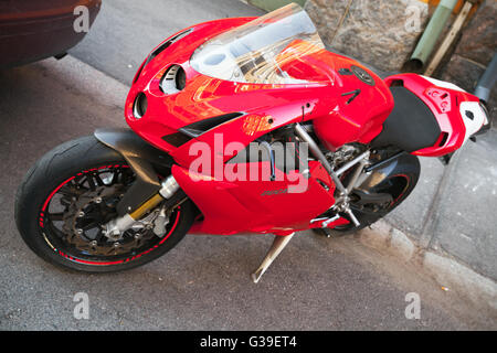 Helsinki, Finlande - 21 mai 2016 : Ducati 749 rouge, c'est un V-twin Desmodromic actionnés par moteur sport bike Ducati Motor Banque D'Images