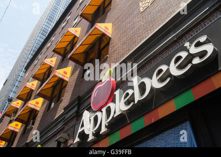 Applebee's Restaurant, Times Square, NYC Banque D'Images