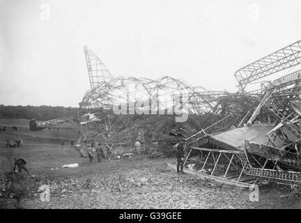 R101 collision avec un navire Banque D'Images