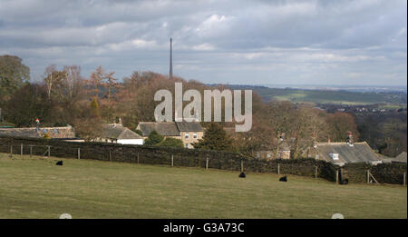 Emley Moor mât de télévision vu de près de High Flatts Banque D'Images