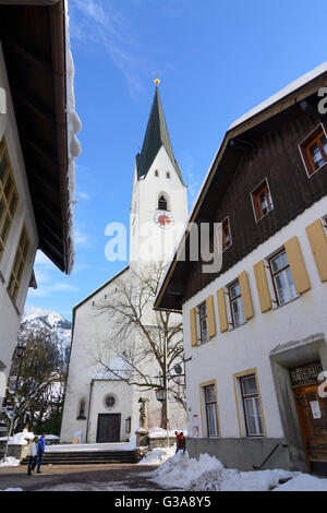 Marché , Église paroissiale de Saint Jean-Baptiste, Allemagne, Bavière, Bayern, Schwaben, Allgäu, souabe, Oberstdorf Banque D'Images