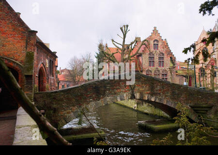 Bonifatiusbrug (Boniface) Pont sur le canal, Bakkersrei Hof Arents, Brugge, Belgique Banque D'Images