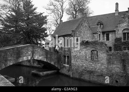 Bonifatiusbrug (Boniface) Pont sur le canal Bakkerei à l'angle de l'Hof Arents (Arents Park), Brugge, Belgique Banque D'Images