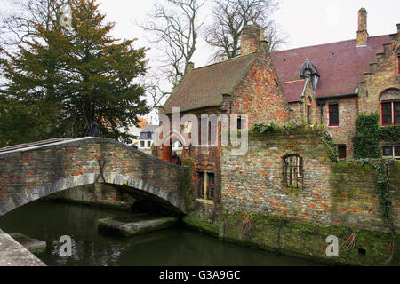 Bonifatiusbrug (Boniface) Pont sur le canal Bakkerei à l'angle de l'Hof Arents (Arents Park), Brugge, Belgique Banque D'Images