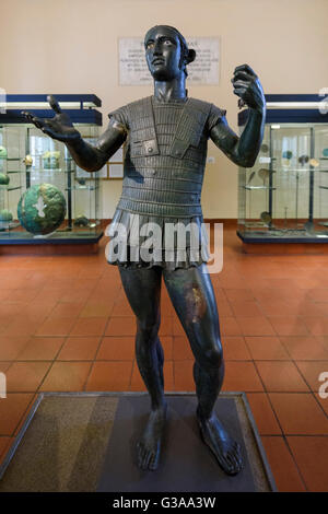 Rome. L'Italie. Mars de Todi (fin 5ème ou au début du ive siècle avant J.-C.), étrusque statue en bronze d'un guerrier. Musées du Vatican. Banque D'Images