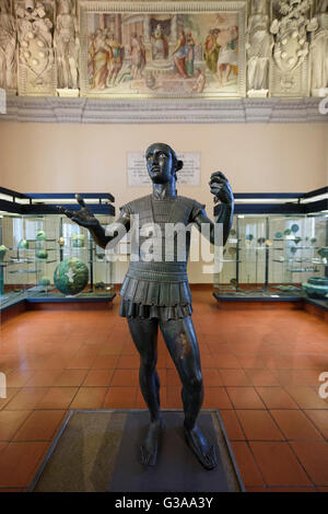 Rome. L'Italie. Mars de Todi (fin 5ème ou au début du ive siècle avant J.-C.), étrusque statue en bronze d'un guerrier. Musées du Vatican. Banque D'Images