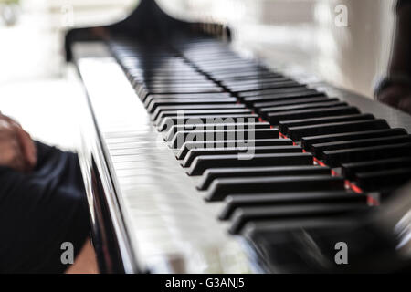 Belle photo d'un piano noir et blanc keys Banque D'Images