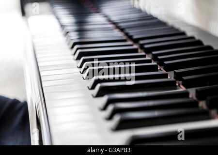 Belle photo d'un piano noir et blanc keys Banque D'Images