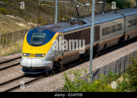 Train Eurostar classe 373 e300 voyageant en Angleterre. Banque D'Images