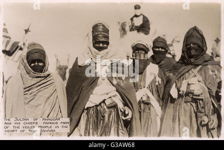 Sultan de Tuareg a voilé les gens de Hoggar Mountains, en Algérie Banque D'Images