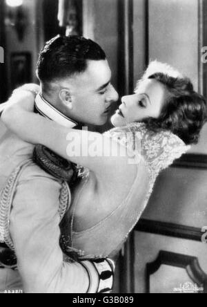 John Gilbert et Greta Garbo embrassant Banque D'Images