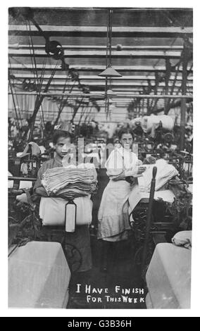 Très jeunes filles moulin Lancashire. Date : vers 1900 Banque D'Images