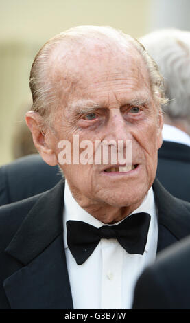 Le duc d'Édimbourg, assiste à une soirée de Gala marquant le 60e anniversaire du Prix du duc d'Édimbourg, à Stoke Park, Stoke Poges, dans le Buckinghamshire. Banque D'Images