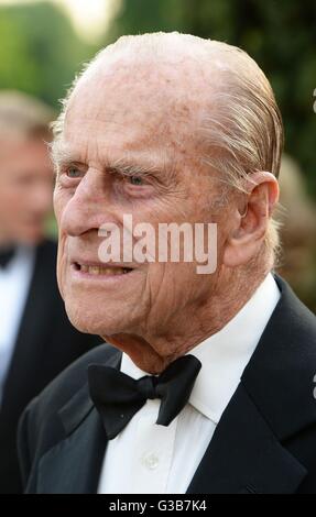 Le duc d'Édimbourg, assiste à une soirée de Gala marquant le 60e anniversaire du Prix du duc d'Édimbourg, à Stoke Park, Stoke Poges, dans le Buckinghamshire. Banque D'Images