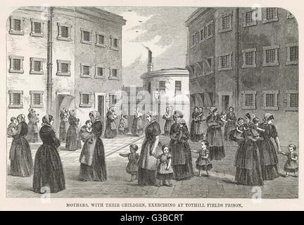 Également appelé Prison Bridewell Tothill Fields telle qu'elle était dans une zone de Westminster du même nom. Il a abrité les femmes et les garçons de moins de 17 ans. Les mères et les enfants lors de l'exercice. Date : 1862 Banque D'Images