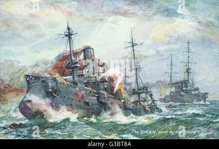 Le croiseur léger allemand SMS Emden attaqué par HMAS Sydney le 9 novembre 1914, à la bataille de Cocos. Date : 1914 Banque D'Images