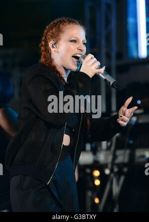 Jess Glynne procède au lancement de Thomson Cruises' newest ship, TUI, découverte à Palma, Majorque. ASSOCIATION DE PRESSE Photo. Photo date : mardi 9 juin 2016. Crédit photo doit se lire : Doug Peters/PA Wire Banque D'Images