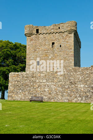 Donjon et du sud-ouest mur. Le château de Loch Leven historique près de Kinross, Scotland. Banque D'Images