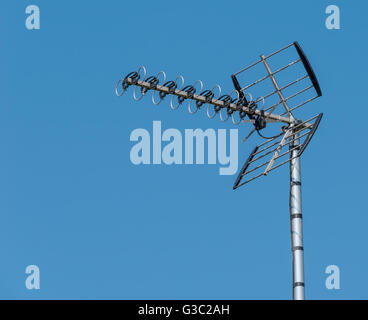 Piscine TV par antenne montée sur un mât Banque D'Images