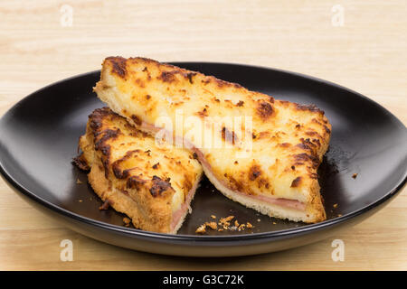 Un délicieux fromage grillé et jambon sandwich panini croque-monsieur Banque D'Images