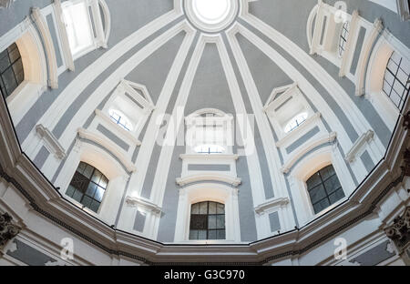 Naples, Italie - 4 août 2015 : Le baroque octogonale église Pio Monte della Misericordia Banque D'Images