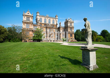 Wollaton Hall et statue de pierre dans les jardins, Nottingham England UK Banque D'Images