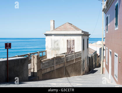 Tout petit village au bord de l'Atlantique sur l'île de Madère appelé Paul do Mar Banque D'Images