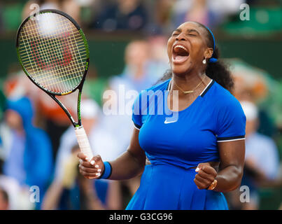 PARIS, FRANCE - 28 MAI : Serena Williams en action à l'Open de France 2016 Banque D'Images