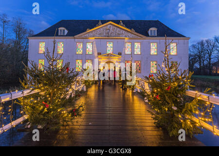 Marché de Noël à et autour de la château à douves de Dornum, Frise Orientale, Banque D'Images