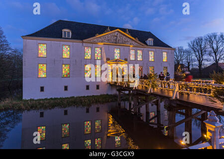 Marché de Noël à et autour de la château à douves de Dornum, Frise Orientale, Banque D'Images