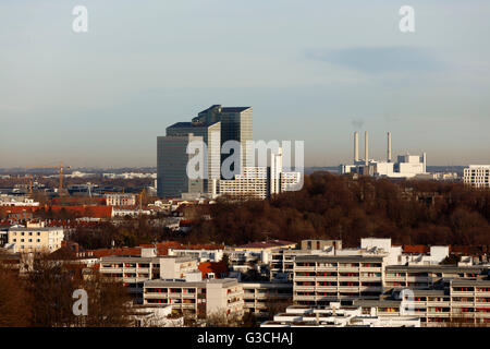 Vue depuis la montagne de gravats sur les tours en surbrillance, IBM, Munich Germany, Bavaria, Munich, Banque D'Images