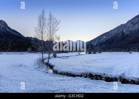 Lever du soleil dans les Alpes d'Ammergau, Ettal, Allemagne, la Bavière, l'hiver, la neige, l'Ammergau Banque D'Images