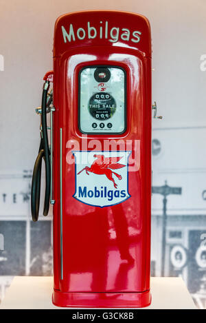 Pompe à gaz Mobil vintage pour l'affichage. Banque D'Images