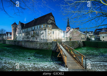 Michelstadt, Hessen, Allemagne Michelstadt, château, domaine viticole dans le crépuscule Banque D'Images