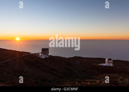 Telescope National Galileo (TNG) et Gran Telescopio Canarias (GTC), l'observatoire de Roque de los Muchachos, La Palma, Canary Islands, Spain, Europe Banque D'Images