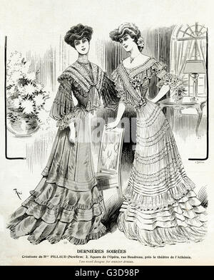 Deux femmes portant des robes de soirée 1904 Banque D'Images