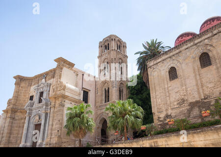 Eglise de la Martorana (Santa Maria dell'Ammiraglio) et Chiesa San Cataldo, Piazza Bellini, Palerme, Sicile, Italie Banque D'Images