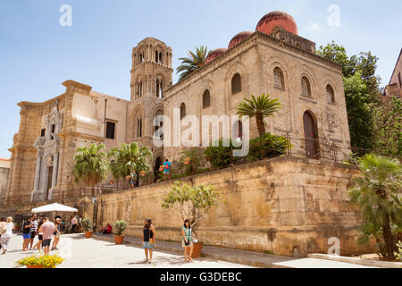 Eglise de la Martorana (Santa Maria dell'Ammiraglio) et Chiesa San Cataldo, Piazza Bellini, Palerme, Sicile, Italie Banque D'Images