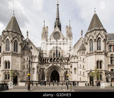 Royal Courts of Justice, (les tribunaux) cour extérieur avant Building London. Banque D'Images