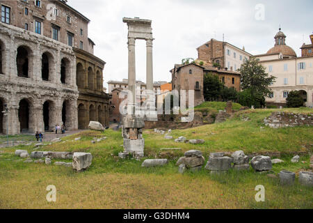 Italien, Rom, Tempel des Apollo (Sosianus Apollotempel), das Marcellustheater Liens Banque D'Images