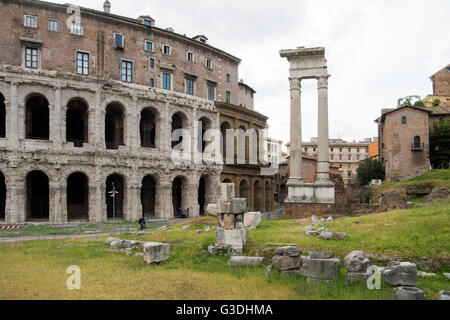 Italien, Rom, Tempel des Apollo (Sosianus Apollotempel), das Marcellustheater Liens Banque D'Images